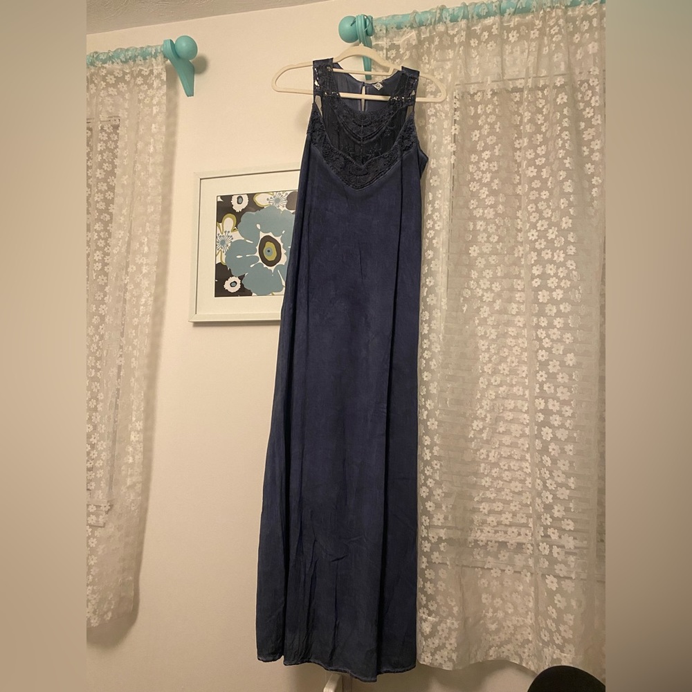 Navy maxi dress. Worn once. Size small